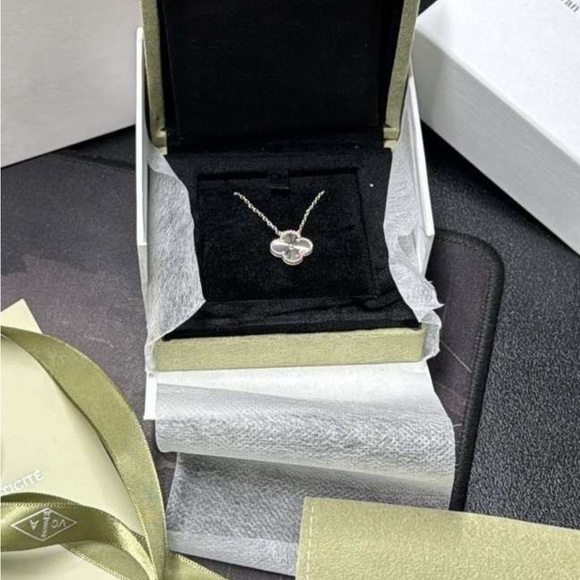 Van Cleef & Arpels Jewelry - Van Cleef & Arpels Silver Clover Necklace